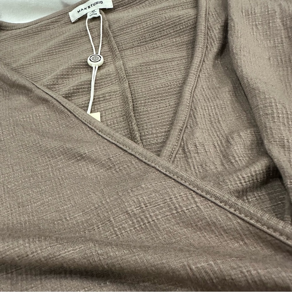Max Studio Crinkled Side Ruched Dress medium - Picture 6 of 8